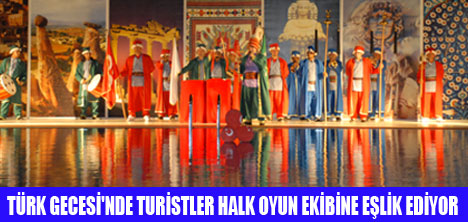 TURİSTLER TÜRK GECESİNDE HALAY ÇEKTİ