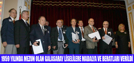 GALATASARAY LİSELİLERE MADALYA