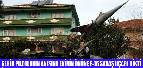 EVİNİN ÖNÜNE 6.5 METRELİK F-16 DİKTİ