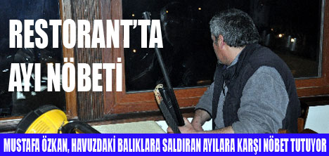 RESTORAN ÖNÜNDE AYI NÖBETİ