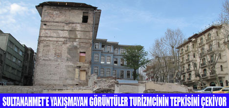 SULTANAHMETTEN TOZ BULUTU YÜKSELİYOR