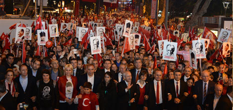 KADIKÖY’DE YÜZBİNLER YÜRÜDÜ