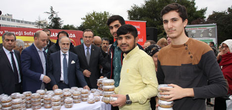 Reis Gıda’dan, Vatandaşlara Aşure İkramı