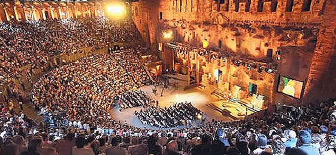 Uluslararası Aspendos Opera ve Bale Festivali tanıtım eksikliği ve ilgisizlik yüzünden can çekişiyor