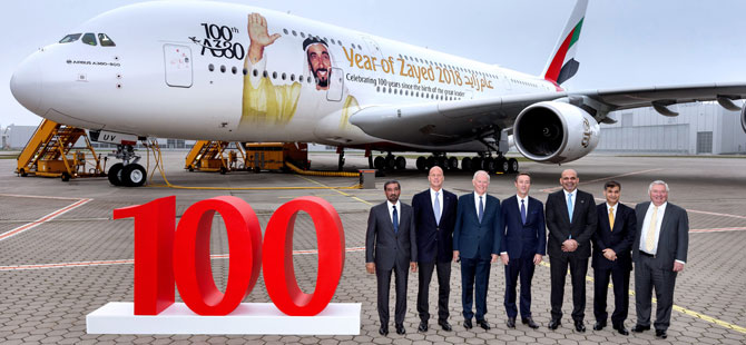 Emirates, 100. Airbus A380 uçağının filoya katılışını teslim alma töreniyle kutladı