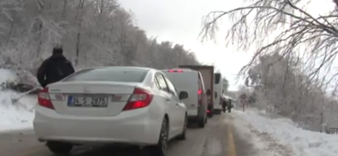 Kış turizminin gözde merkezlerinden Uludağ'da yollar kapandı