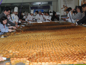 Ankara’da Dünya’nın En Büyük Baklava Rekoru kırıldı