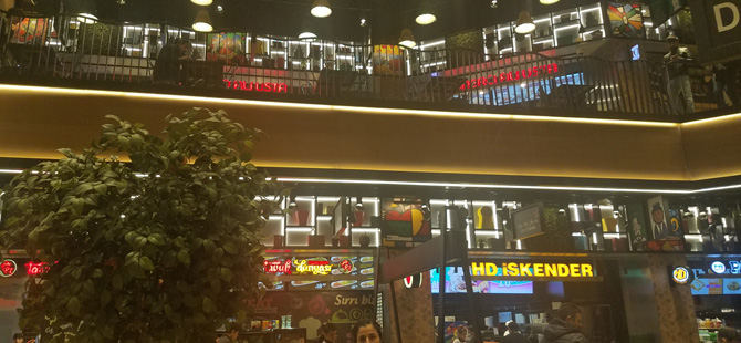 Meydan İstanbul AVM içinde yer alan Mahalle’nin 1 ‘nci restoran katında mühendislik hatası