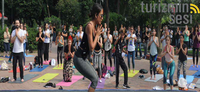 YOGA tutkunları, 21 Haziran Uluslararası Yoga Günü’nü Nişantaşı Sanat Parkı’nda kutladı