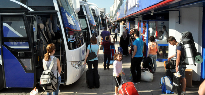 9 günlük Ramazan Bayramı tatili turizmcileri olduğu kadar tatilcileri de sevindirdi