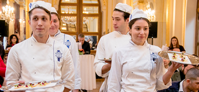 Le Cordon Bleu’nün ünlü mezun şefleri Fransız Sarayı’nda gastronomi trendleri sunacak