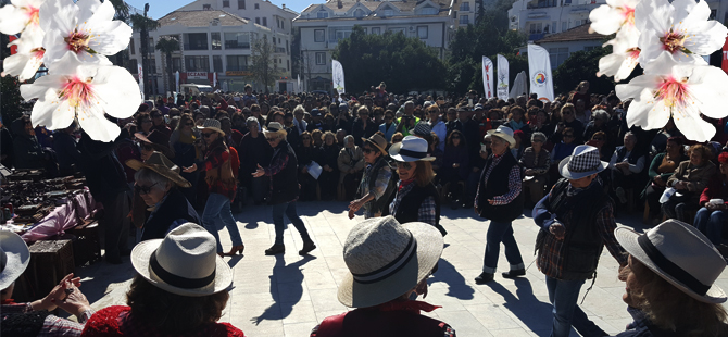 Datça Badem Çiçeği Festivali, kış aylarında ziyaretçilerini bekliyor