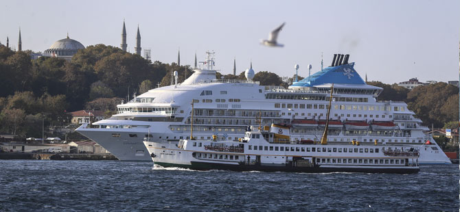 Celestyal Cruises 3 yıl sonra İstanbul Sarayburnu'na yanaştı