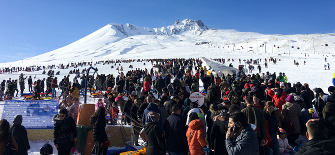 Erciyes hafta sonu Türkiye’nin dört bir yanındaki 53 vilayetten gelen 90 bin ziyaretçiyi ağırladı 