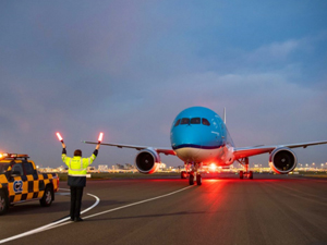 Dünyanın en köklü uçak şirketlerinden KLM “Kar Tanesi” adını koyduğu dördüncü Dreamliner’ı filosuna kattı