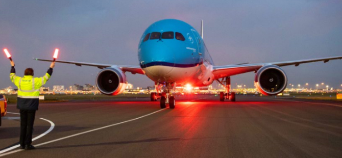 Dünyanın en köklü uçak şirketlerinden KLM “Kar Tanesi” adını koyduğu dördüncü Dreamliner’ı filosuna kattı