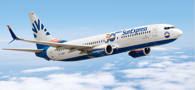 SunExpress, tam kapanma sürecinde yolcularının yanında