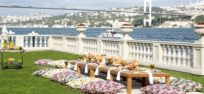 Çırağan Sarayı Bahçelerinde Lüks Piknik Deneyimi Başladı