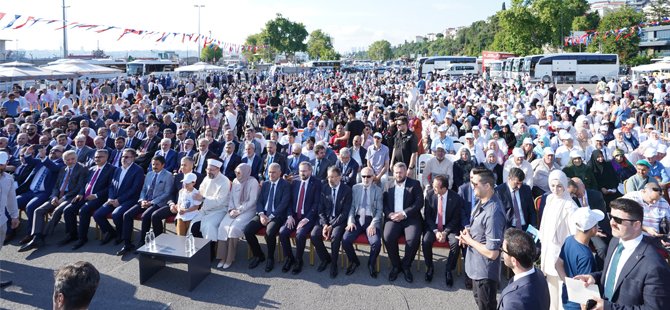 Pandemi Sonrasında İlk Hacı Kafilesi Üsküdar’dan Hacca Uğurlandı