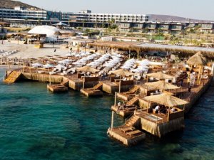 Alaçatı’nın yeni simgesi The Beach Alaçatı açıldı