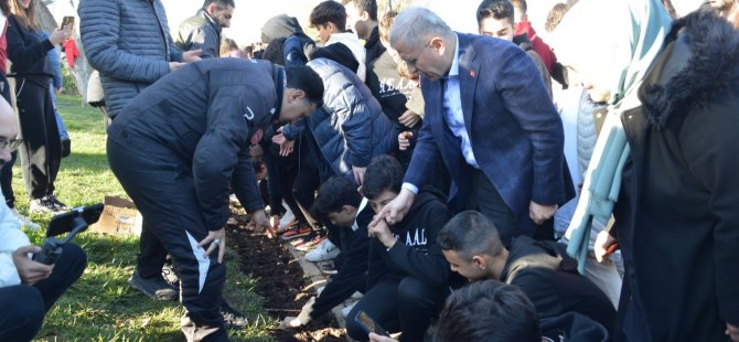 ÜSKÜDAR’DA LALE SOĞANLARI TOPRAKLA BULUŞTU