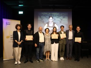 İş Sanat Parlayan Yıldızları Ödülleri Verildi