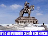 ÇÖL ORTASINDA CENGİZHAN HEYKELİ