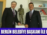 SARIGÜL,KLAUS WOWEREIT İLE BULUŞTU