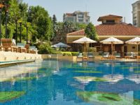 Grand Hyatt Istanbul’da spa sonrasi havuz keyfi