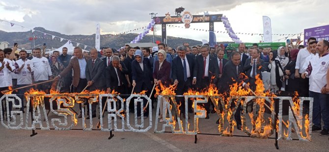 5-uluslararasi-gastro-afyon-lezzet-ve-turizm-festivali-afyonkarahisar-valisi-doc-dr-kubra-guran-yigitbasi-belediye-baskani-mehmet-zeybek-profesyonel-ascilar-dernegi-baskani-hamza-kalkan-001.jpg