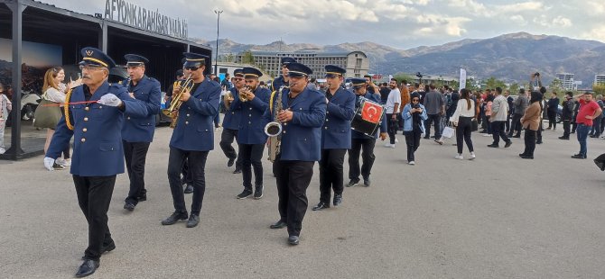 5-uluslararasi-gastro-afyon-lezzet-ve-turizm-festivali-afyonkarahisar-valisi-doc-dr-kubra-guran-yigitbasi-belediye-baskani-mehmet-zeybek-profesyonel-ascilar-dernegi-baskani-hamza-kalkan.jpg