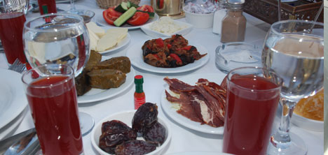 ascilar-dernegi,-geleneksel-iftar-yemegi,armada-hotel-sultanahmet,fikret-ozdemir,ali-guler,3,iftarlik.jpg