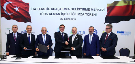 ithib,-tasarim-yarismasi,ithib-yonetim-kurulu-baskani-ismail-gulle,tim-baskani-mehmet-buyukeksi-,2.jpg