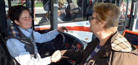 izmir-buyuksehir-belediyesi,hilal-meral-alici,otobus,3.jpg