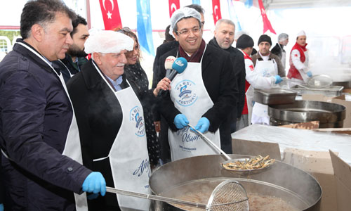 kucukcekmece-belediyesi,-hamsi-gunu,ak-parti-istanbul-milletvekili-feyzullah-kiyiklik,kucukcekmece-kaymakami-harun-kaya,-kucukcekmece-belediye-baskani-temel-karadeniz,-ak-parti-ilce-baskani-mustafa-korkut,6-001.jpg