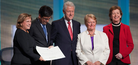 sabanci-vakfi-mutevelli-heyeti-baskani-guler-sabanci,abd-eski-baskani-bill-clinton,clinton-kuresel-girisimi-1.jpg