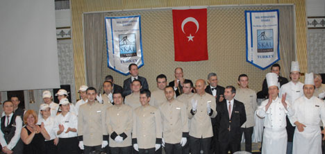 skal-istanbul-kulubu-uyelerinin-geleneksel-nisan-ayi-yemegi-dedeman-istanbul-hotel-7-002.jpg