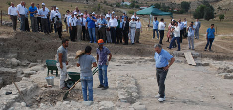 turkiye-seyahat-acentalari-birligi-tursab-baskani-basaran-ulusoy,-kastamonu-valisi-sehmus-gunaydin,-pompeiopolis-antik-kenti,345.jpg