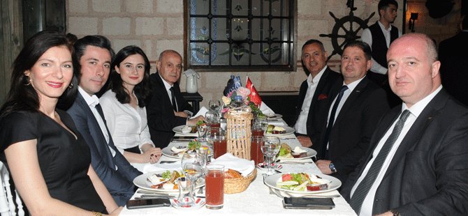 turob-iftar-yemegi,-b.w.-citadel-hotel,istanbul-emniyet-mudur-yardimcisi-murat-cetin,turob-baskani-muberra-eresin,uluyhan-ugurlu,suleyman-cetinsaya,recep-arifoglu-007.png